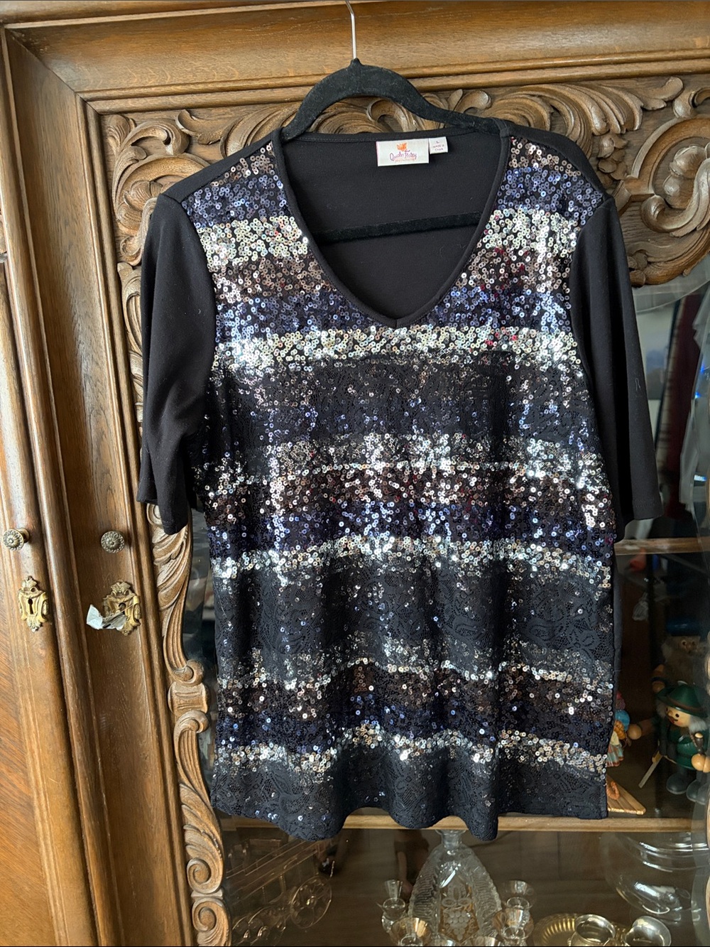 Onqueef Black Short-Sleeve Sequin Stripe V-Neck Tee